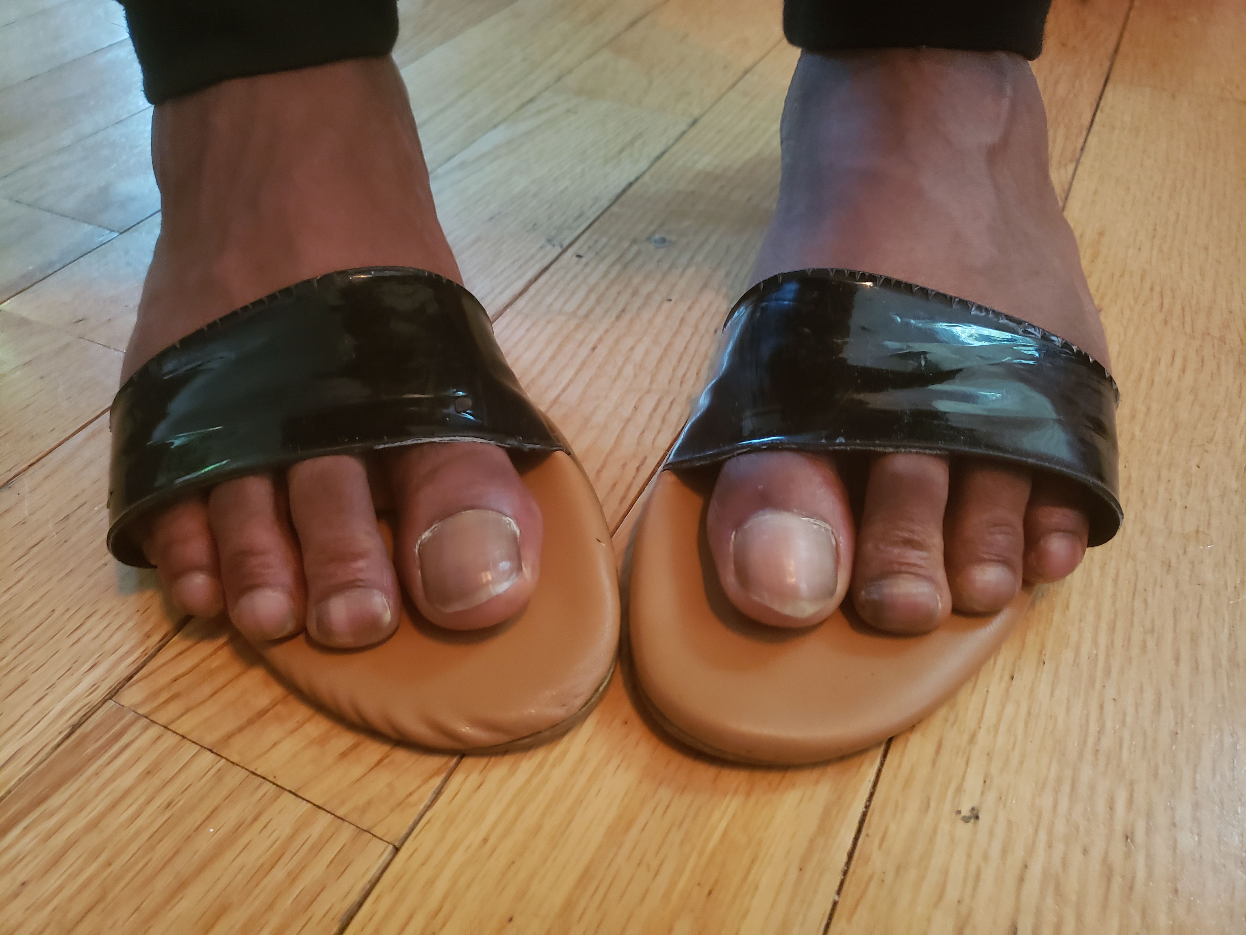 cute feet in sandals